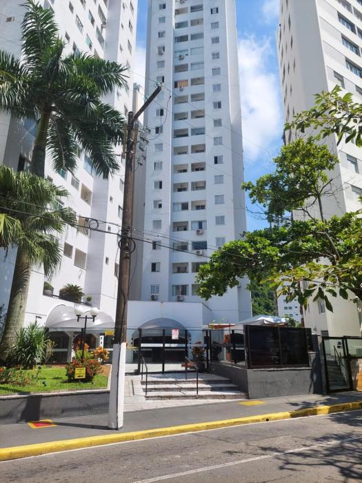 Apartamento na praia de Pitangueiras (Guarujá-SP).