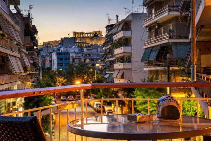 Sunny 2 bedroom cozy apartment, view of Parthenon