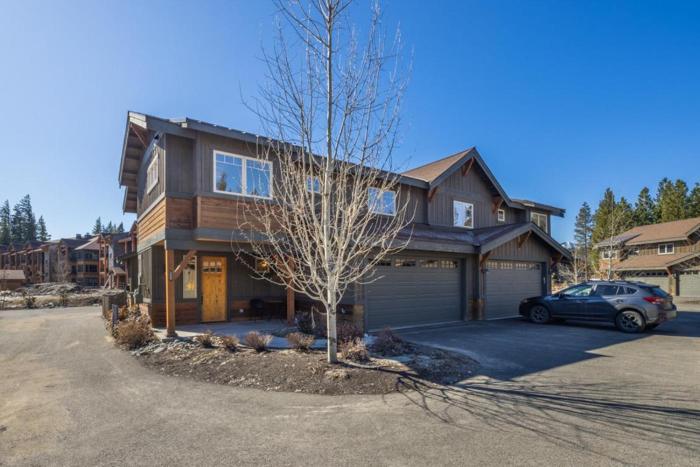 Suncadia 4 Bdrm Lodge Inspired Townhome on Driving Range