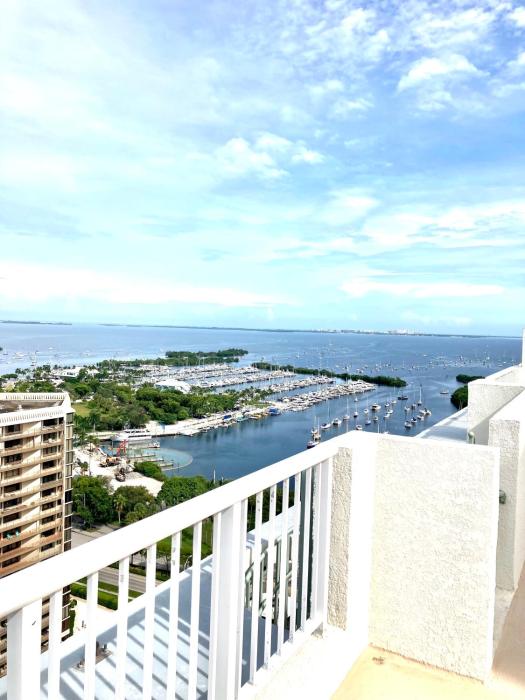Luxury Penthouse with Private Rooftop Terrace in Coconut Grove Hotel