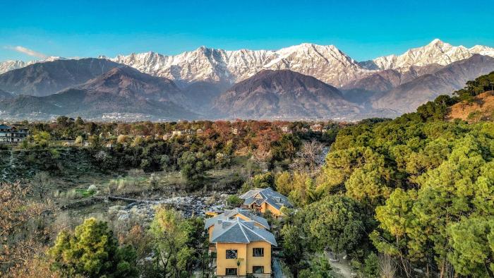 Prakriti Aalay - Riverside Mountain View Boutique Eco Resort