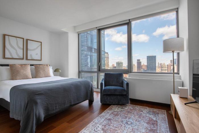 Blueground Hudson Yards gym rooftop lounge NYC-1454