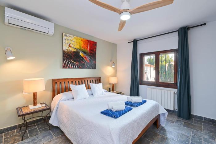 Sonrisa by Aguilarent