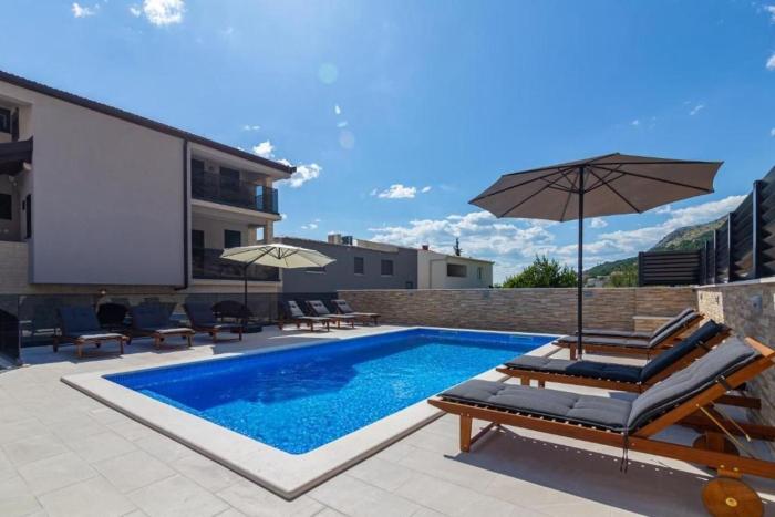 Apartments Villa Milas with pool