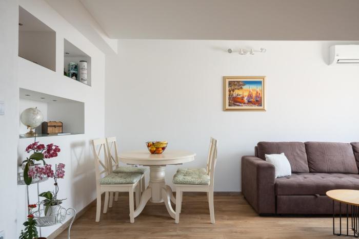 Sunny app Poreč with reserved parking