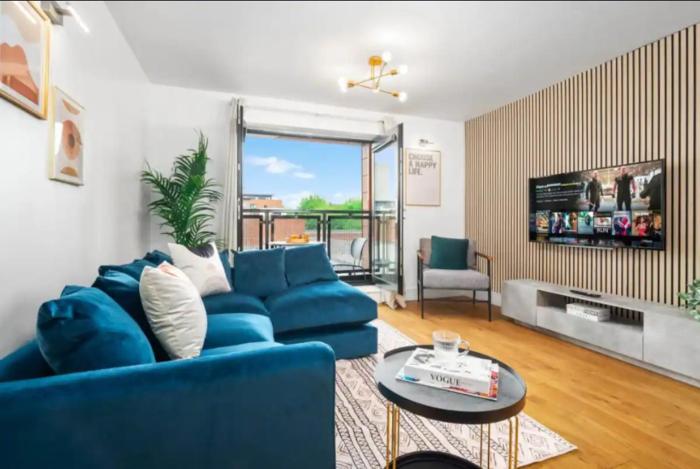 City Centre Apartment - 2 Bedrooms - Secure Parking - Balcony - Top Rated -11A