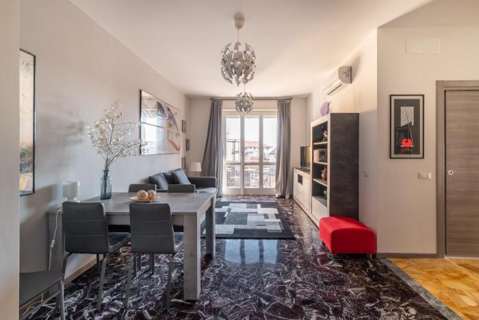 Spacious apartment 4 min to the beach