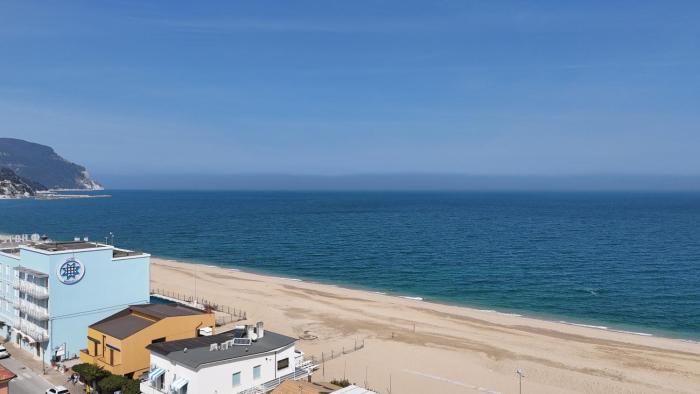 MIALMARE Nord - Marcelli, nuovo trilocale in centro fronte mare