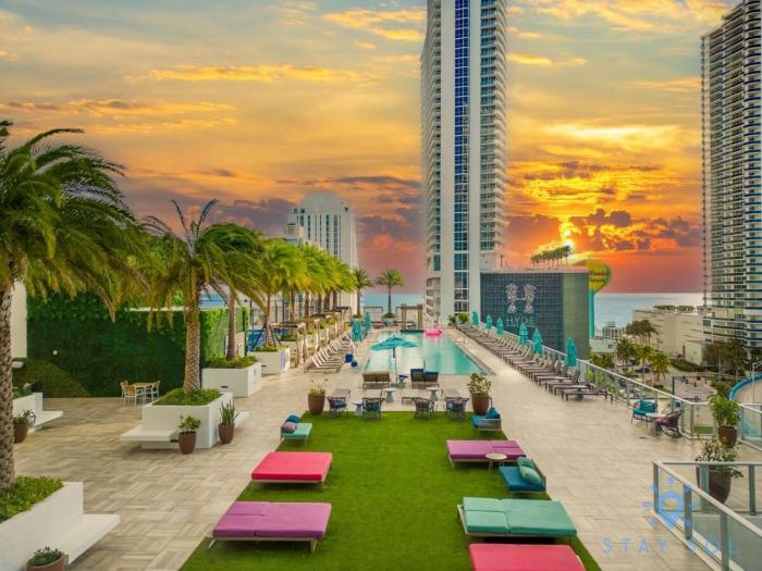 Very Chic - Bay View & Balcony - Amazing Pools- Gym