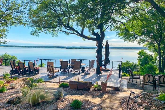 Lakefront Estate Stunning Views, Deck, Bar and Dock