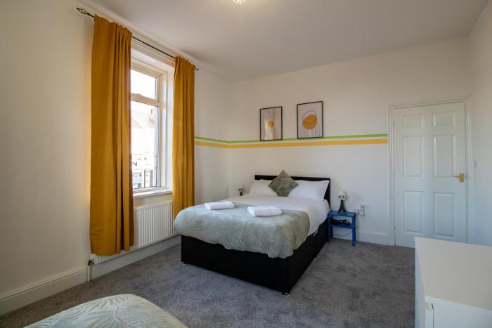 Stylish 2BR Home - Sleeps 5 - Book Now for New Year