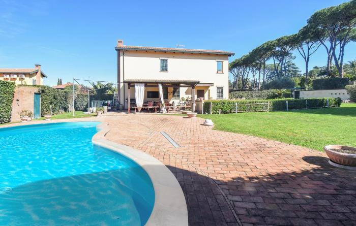 6 Bedroom Amazing Home In Roma