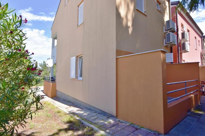 Apartments with parking spaces Dajla, Novigrad - 22735