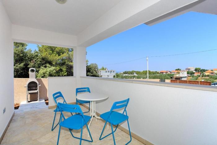 Luxuswohnung mit Balkon und Gartenblick am Wald in Strandnähe - b57062