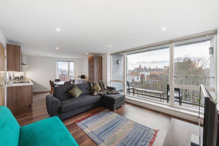 Modern & spacious 3 bed with free parking & lift in Shoreditch, next to station