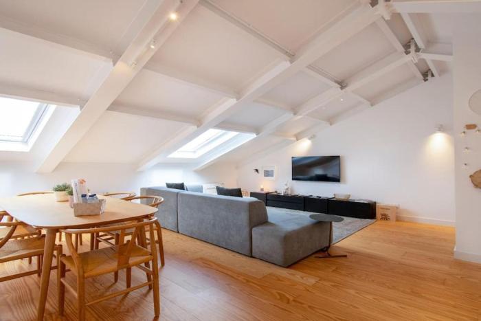 Liberdade Stylish Attic Apt with AC and City View