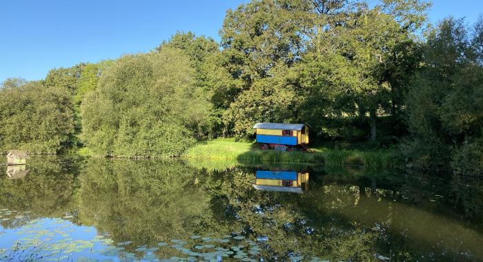 Roulotte enchantée dans le parc dun château vendéen