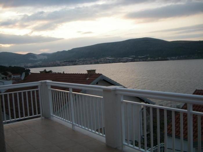 Ferienwohnung im zweiten Stock für sechs Personen mit Balkon und Meerblick