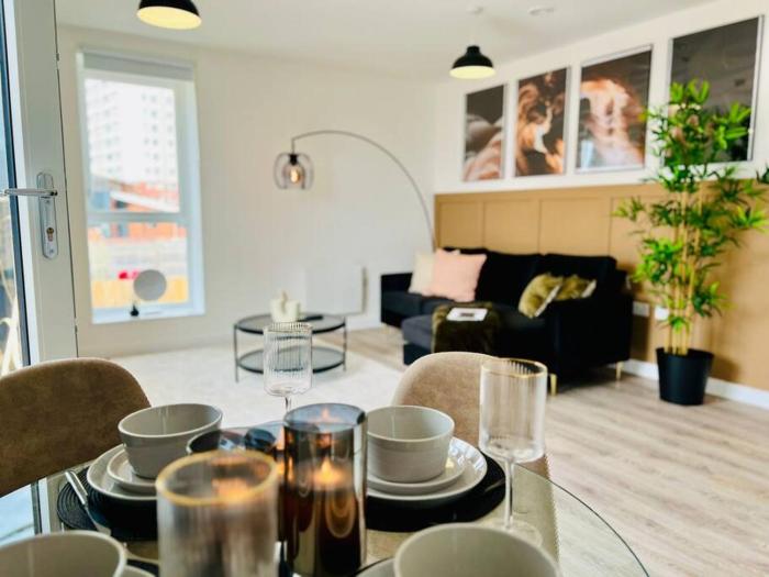 Hessian Lounge -Wyndale- Central 2BR WParking