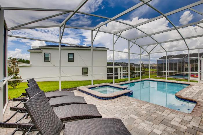 8908 CC - 6BR Luxury Home: Private Pool