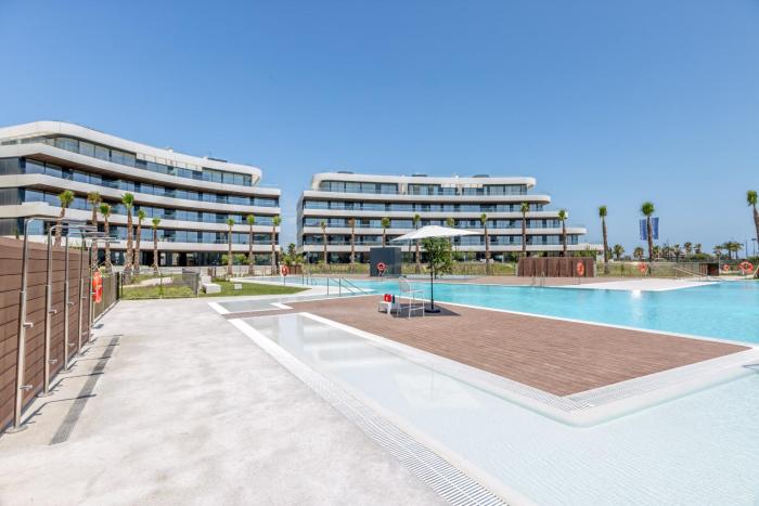 ViVi Homes - Sana Pool, Sauna, Gym & Beach