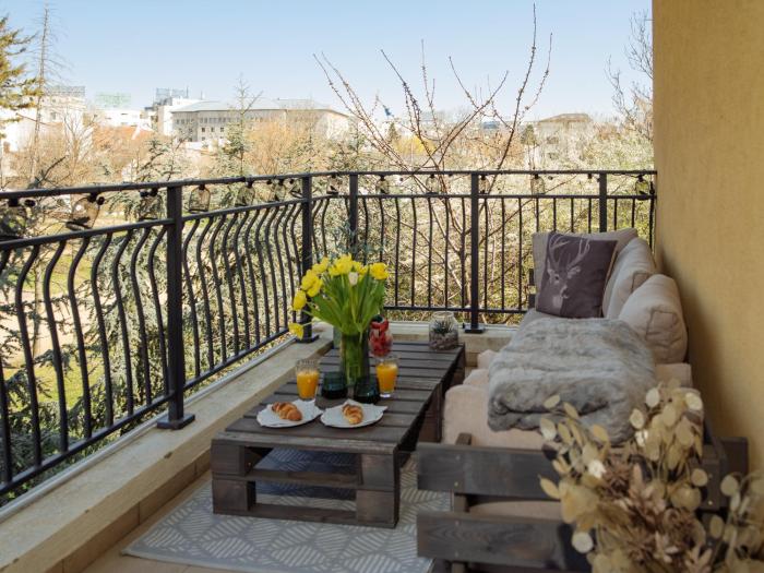 Quiet studio with terrace view