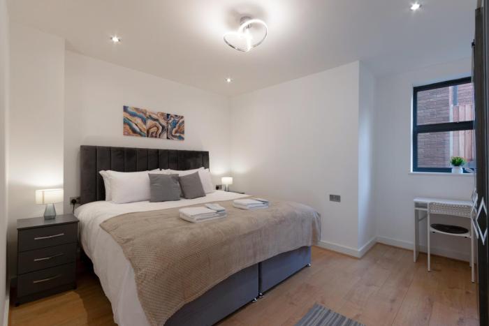 Modern Two Bedrooms Flat in Julien Road, CR5, London