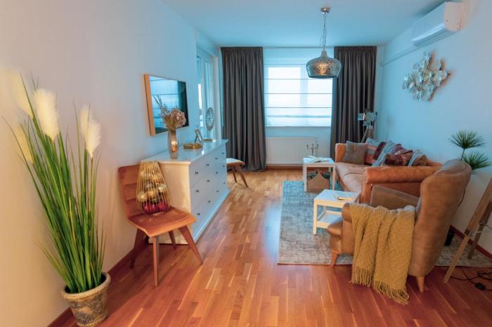 Flexible SelfCheckIns 70 Arena Garage Bedroom New