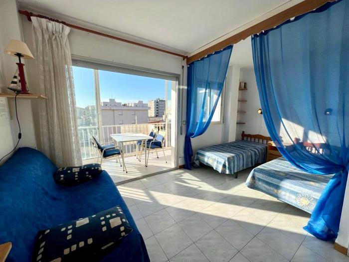 Studio climatisé, 400m plage, parking privé et WIFI