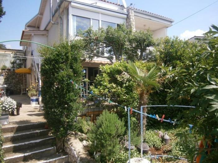 Kleine Wohnung in Novi Vinodolski mit Kleiner Terrasse