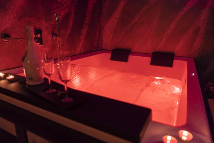 Blue Hole b&b Santeramo in colle e Jacuzzi Suite