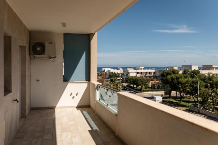 Moments by MONHOLIDAY