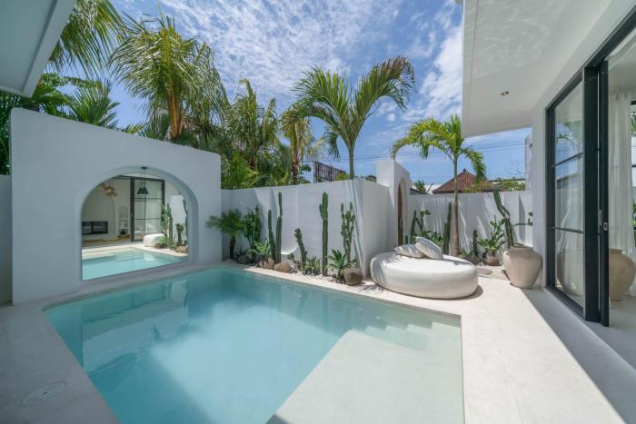 Villa Golden Canggu - Modern Chic 2BR Villa Near Finns Recreation Club