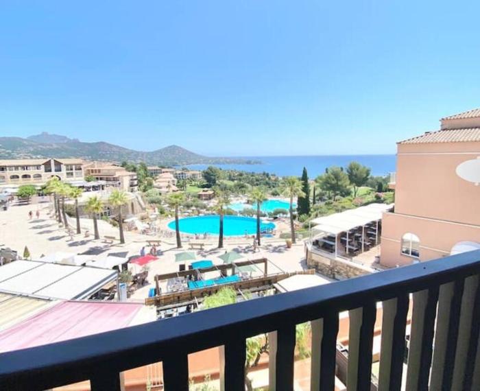 Appart Climatisé 4 prsn Vue Piscine & Vue Mer Cap Esterel