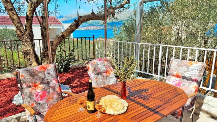 Ferienwohnung mit viel Komfort und Terrasse unmittelbar am Strand