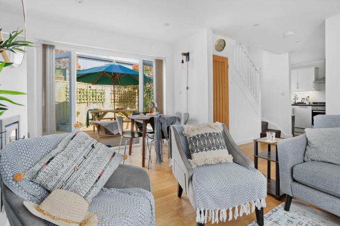 Vickerys Cottage - Free Parking, Free WiFi, Pet Friendly