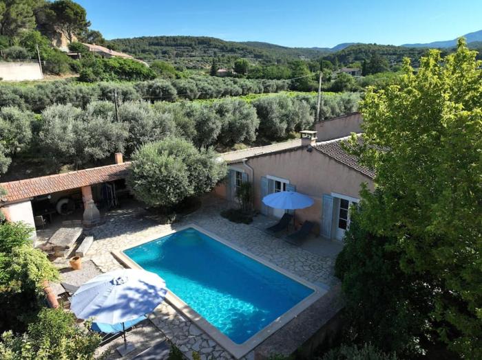 The Olive Garden - Charming Villa for 10 with pool and fast Wifi