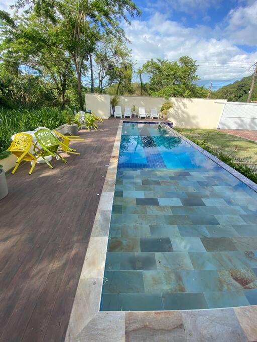 Casa em condomínio fechado em santiago maresias a 100 metros da praia