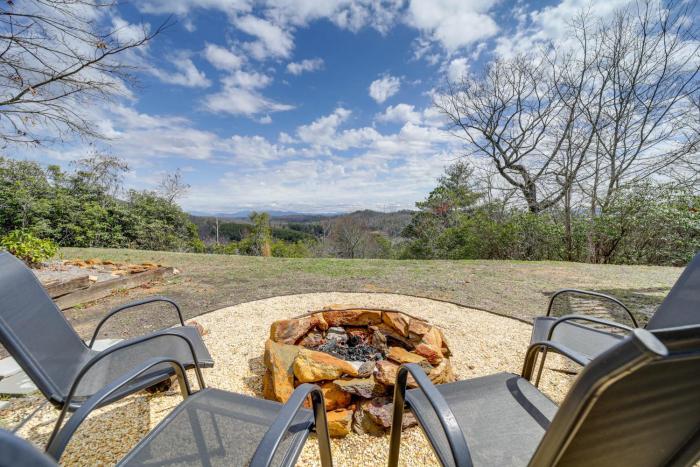 Pisgah Forest Retreat with Fire Pit, Grill and Views!