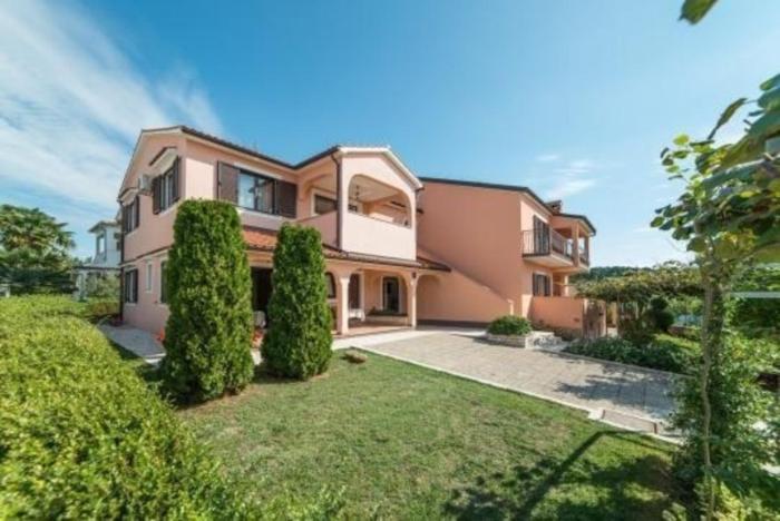 Appartement in Rovinj mit Terrasse, Garten und Grill