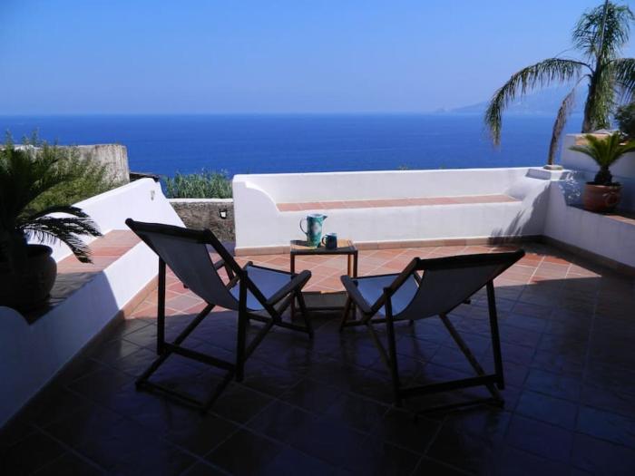 CASA DEI SOGNI, ISLAND OF SALINA