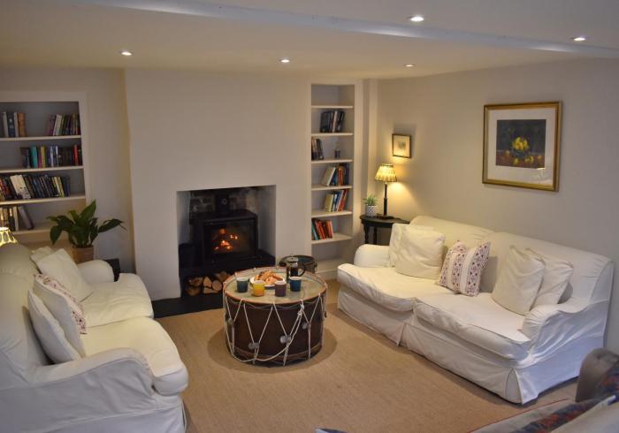 West Pallant Georgian Townhouse in City Centre with Courtyards, BBQ & Log Burners - Dogs Welcome! Chichester Holiday Properties