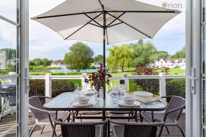 Isis Lakes 55, Lakeside Lodge - P