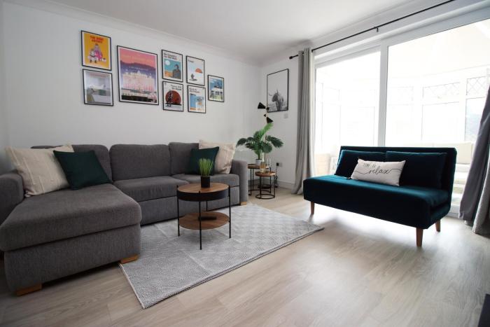 Comfortable 3BR Bath Home, Sleeps 6, Driveway Parking, Families & Contractors Stay