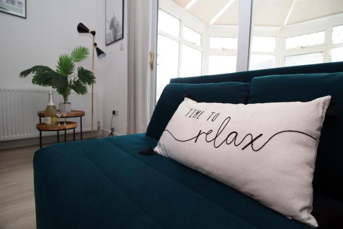 Elegant 3BR Bath Home, Sleeps 6, Driveway Parking, Families and Contractors Stay