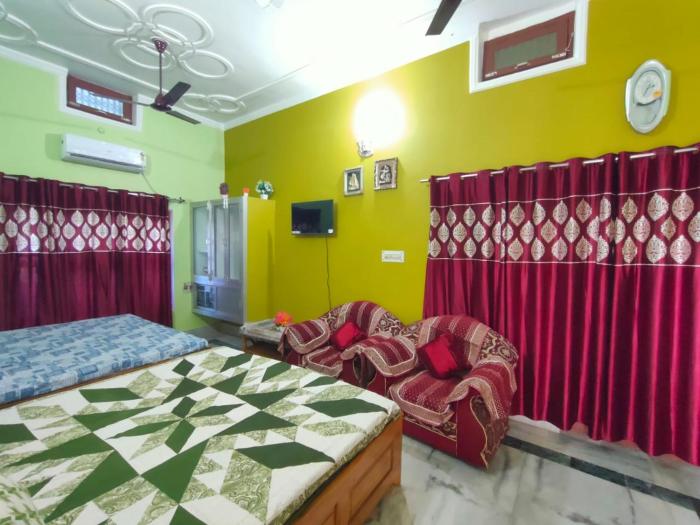 Shyam Homestay-Front faimly Room With Private Bathroom