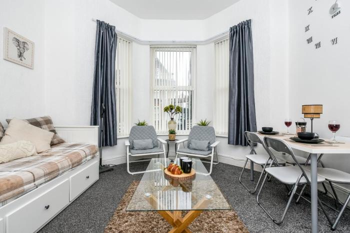 Cosy Wirral home near Liverpool with Free Parking!