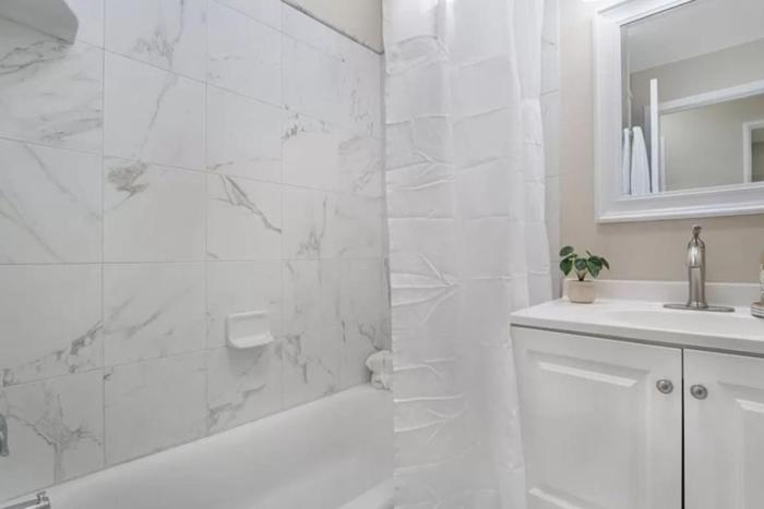 Modern Home Near Ontario Airport