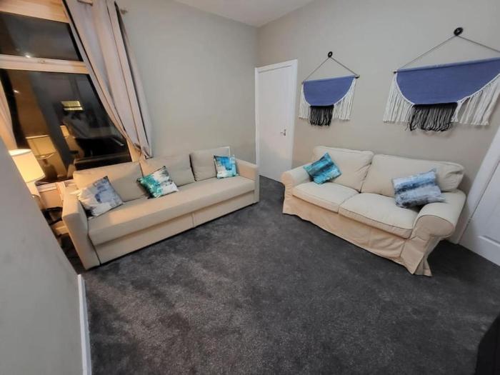 4 Bedrooms, 8 min to Manchester City!