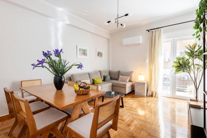 A night at the Museum, Lux apt next to the National Archaeological Museum of Athens